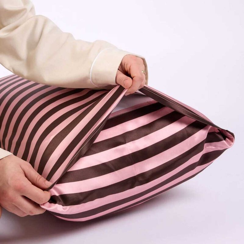 HOMMEY. Silk Pillowcase image number 7
